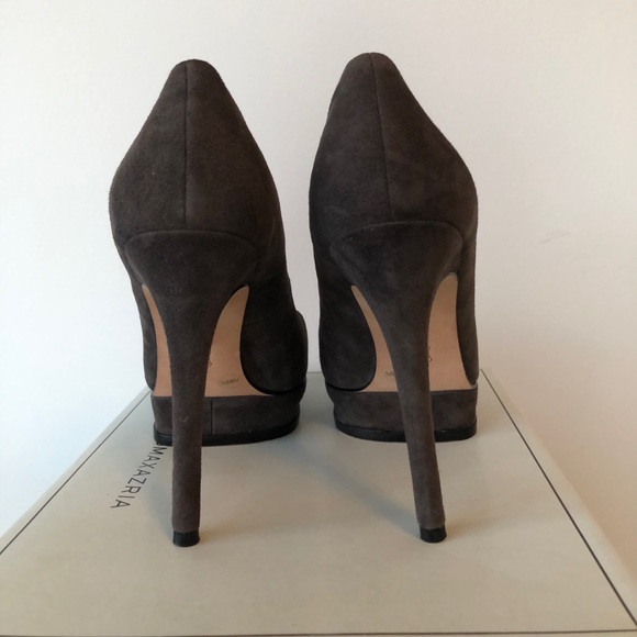BCBG Suede Heels Size 7.5 - Picture 3 of 5